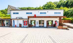 Außenansicht einer Apotheke in Cochem an der Mosel 